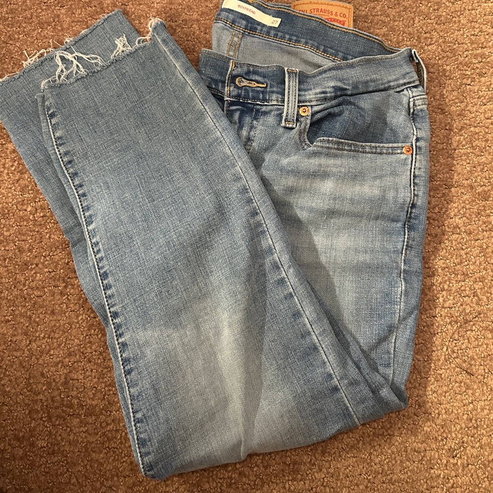 Levis Medium Wash Boyfriend Jeans Size 27